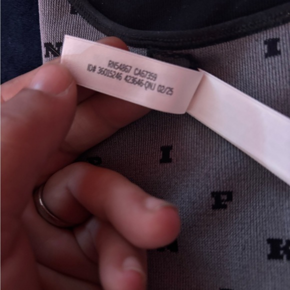 VS PINK SEAMLESS REVERSIBLE SPORTS BRA - Picture 9 of 12